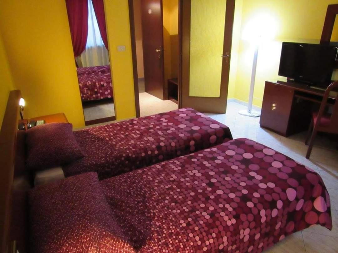 B&B The Sun Swimming & Pool Torino Esterno foto